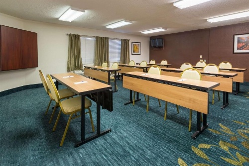 Sonesta Simply Suites Las Vegas Convention Center image 19